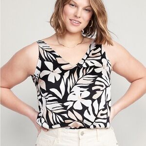 Old Navy Women's V-Neck Sleeveless Satin Top